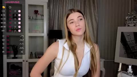 Snapshot of cute_fox_girl chatting on March 5, 7:16 am Anne online show from March 5, 7:16 am