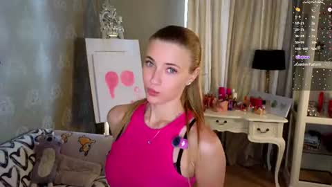 Snapshot of cute_fox_girl chatting on June 10, 8:24 am Anne online show from June 10, 8:24 am