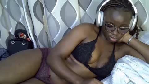 Snapshot of cute_gee chatting on July 2, 11:22 pm daddysdoll online show from July 2, 11:22 pm