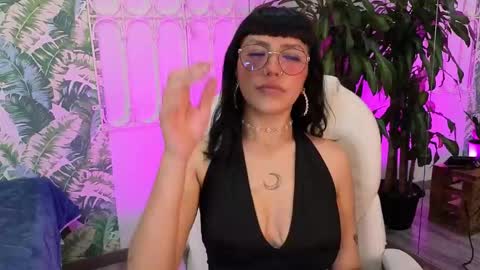 Sofa  online show from June 1, 7:48 pm