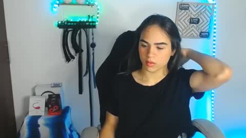 Cute horny1 online show from February 2, 5:53 am