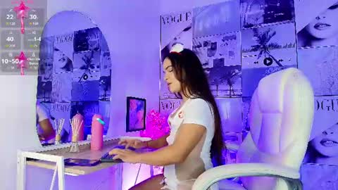 Cute horny1 online show from June 18, 1:59 pm