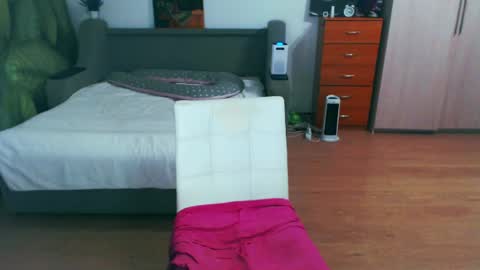 Snapshot of cute_jes chatting on May 3, 5:41 pm cute_jes online show from May 3, 5:41 pm