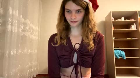 Snapshot of cute_kitte chatting on December 28, 10:34 pm cute_kitte online show from December 28, 10:34 pm
