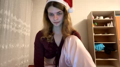 Snapshot of cute_kitte chatting on January 4, 6:51 pm cute_kitte online show from January 4, 6:51 pm