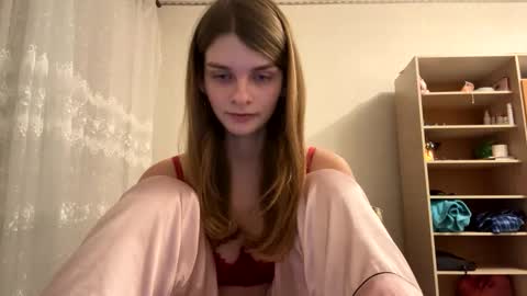 Snapshot of cute_kitte chatting on February 10, 6:03 pm cute_kitte online show from February 10, 6:03 pm
