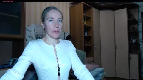 cute_lion_ online show from November 12, 3:23 pm