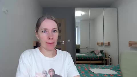 cute_lion_ online show from May 12, 1:52 pm