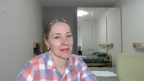 cute_lion_ online show from May 13, 5:43 pm