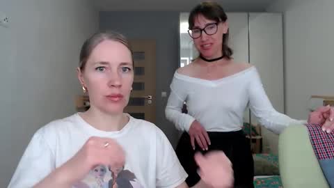 cute_lion_ online show from May 24, 12:54 pm