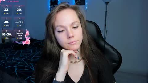 Snapshot of cute_little_ass chatting on November 5, 4:23 am Emily online show from November 5, 4:23 am