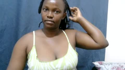 Snapshot of cute_lyn6 chatting on June 29, 2:18 am cute_lyn6 online show from June 29, 2:18 am