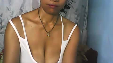 Snapshot of cute_moll chatting on February 16, 12:43 pm murielle online show from February 16, 12:43 pm
