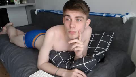 Snapshot of cute_oliver chatting on May 27, 12:46 pm Oliver online show from May 27, 12:46 pm