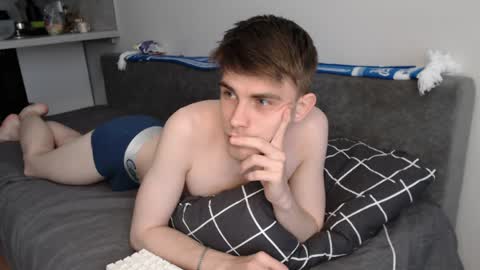 Snapshot of cute_oliver chatting on May 29, 3:54 pm Oliver online show from May 29, 3:54 pm