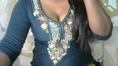 alia online show from March 26, 9:59 am