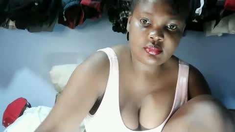 Snapshot of cute_roxie chatting on March 2, 1:18 pm cute_roxie online show from March 2, 1:18 pm