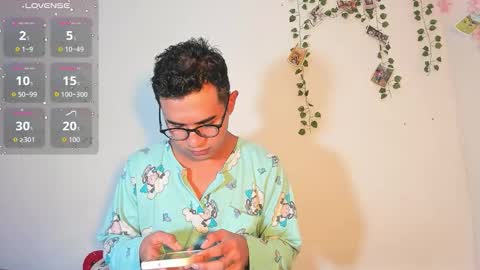 Snapshot of cute_sammy_1 chatting on October 4, 10:57 am cute_sammy_1 online show from October 4, 10:57 am