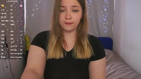 Snapshot of cute_sharloti chatting on May 27, 4:15 pm Sasha online show from May 27, 4:15 pm