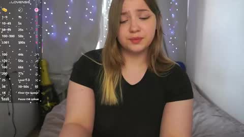 Snapshot of cute_sharloti chatting on June 1, 5:36 pm Sasha online show from June 1, 5:36 pm
