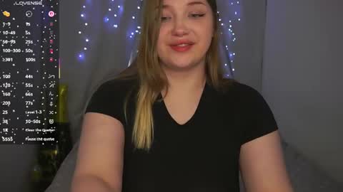 Snapshot of cute_sharloti chatting on June 11, 4:05 pm Sasha online show from June 11, 4:05 pm