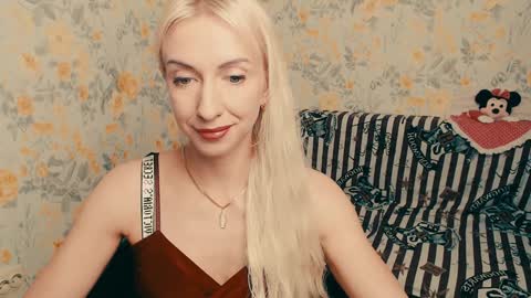 Snapshot of cute_smile_shy chatting on December 3, 7:55 pm cute_smile_shy online show from December 3, 7:55 pm