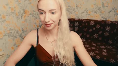 Snapshot of cute_smile_shy chatting on December 5, 11:40 pm cute_smile_shy online show from December 5, 11:40 pm