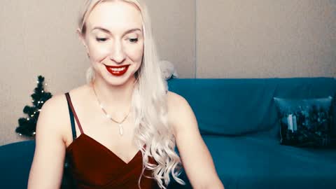 Snapshot of cute_smile_shy chatting on January 6, 1:20 am cute_smile_shy online show from January 6, 1:20 am