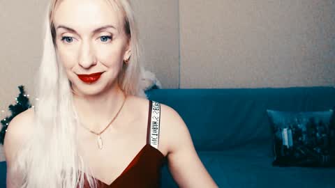 Snapshot of cute_smile_shy chatting on January 7, 10:19 pm cute_smile_shy online show from January 7, 10:19 pm