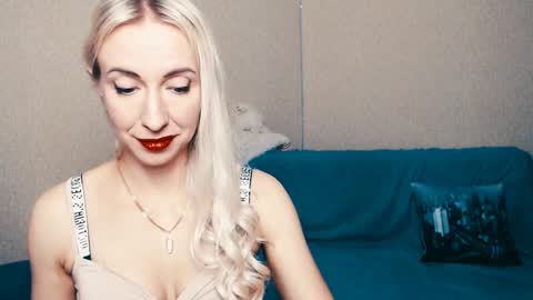 Snapshot of cute_smile_shy chatting on January 17, 9:50 pm cute_smile_shy online show from January 17, 9:50 pm