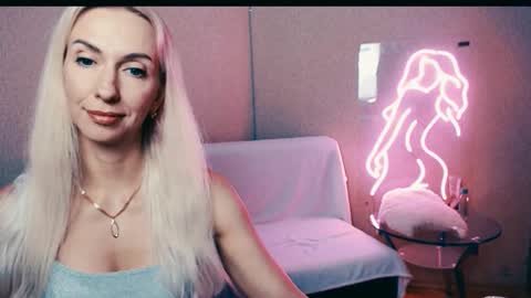 Snapshot of cute_smile_shy chatting on September 16, 6:31 pm cute_smile_shy online show from September 16, 6:31 pm