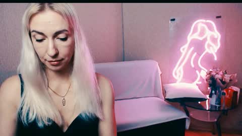 Snapshot of cute_smile_shy chatting on October 9, 7:01 pm cute_smile_shy online show from October 9, 7:01 pm