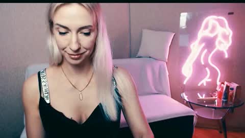 Snapshot of cute_smile_shy chatting on October 21, 7:36 pm cute_smile_shy online show from October 21, 7:36 pm