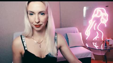 Snapshot of cute_smile_shy chatting on November 4, 8:41 pm cute_smile_shy online show from November 4, 8:41 pm