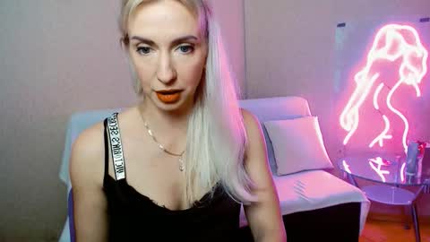 Snapshot of cute_smile_shy chatting on November 8, 8:51 pm cute_smile_shy online show from November 8, 8:51 pm