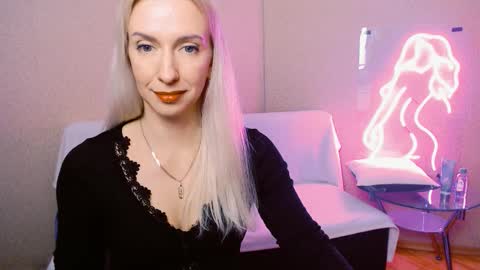 Snapshot of cute_smile_shy chatting on November 20, 11:04 pm cute_smile_shy online show from November 20, 11:04 pm