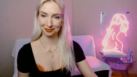 Snapshot of cute_smile_shy chatting on November 25, 9:26 pm cute_smile_shy online show from November 25, 9:26 pm