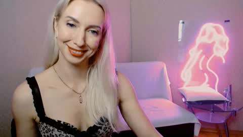 Snapshot of cute_smile_shy chatting on November 27, 9:28 pm cute_smile_shy online show from November 27, 9:28 pm