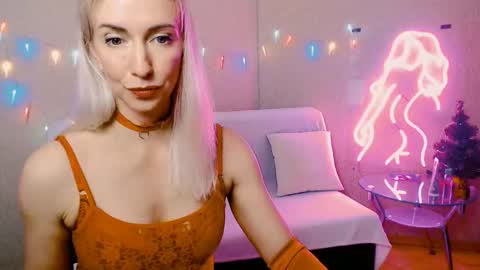 Snapshot of cute_smile_shy chatting on December 16, 8:36 pm cute_smile_shy online show from December 16, 8:36 pm