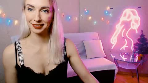 Snapshot of cute_smile_shy chatting on December 18, 8:48 pm cute_smile_shy online show from December 18, 8:48 pm