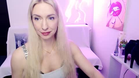 cute_smile_shy online show from February 21, 10:33 pm