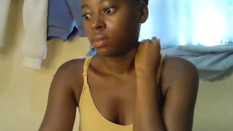 cute_sonny online show from May 1, 5:45 am