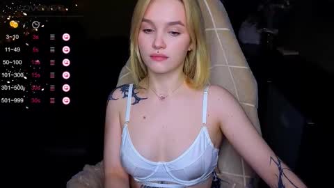 Snapshot of cute_summer_breathe chatting on November 16, 11:10 pm Sue online show from November 16, 11:10 pm