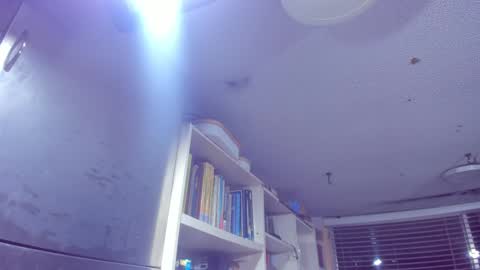 WANNA SEE MORE OF TWINS              online show from December 15, 7:46 am