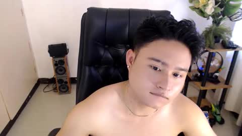 cuteasianlee online show from January 10, 7:10 am