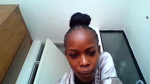 Snapshot of cutecherie chatting on June 9, 9:54 am cutecherie online show from June 9, 9:54 am