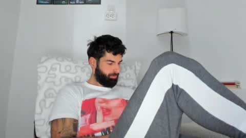 cuteeboy online show from January 9, 7:44 am