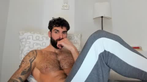 cuteeboy online show from January 10, 11:23 am