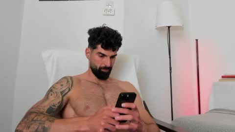 cuteeboy online show from June 4, 8:09 am
