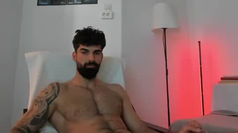 cuteeboy online show from June 11, 5:49 am